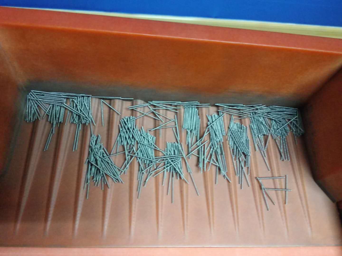 彈簧排列就是這么簡單！--自由人品牌彈簧排列機(jī)