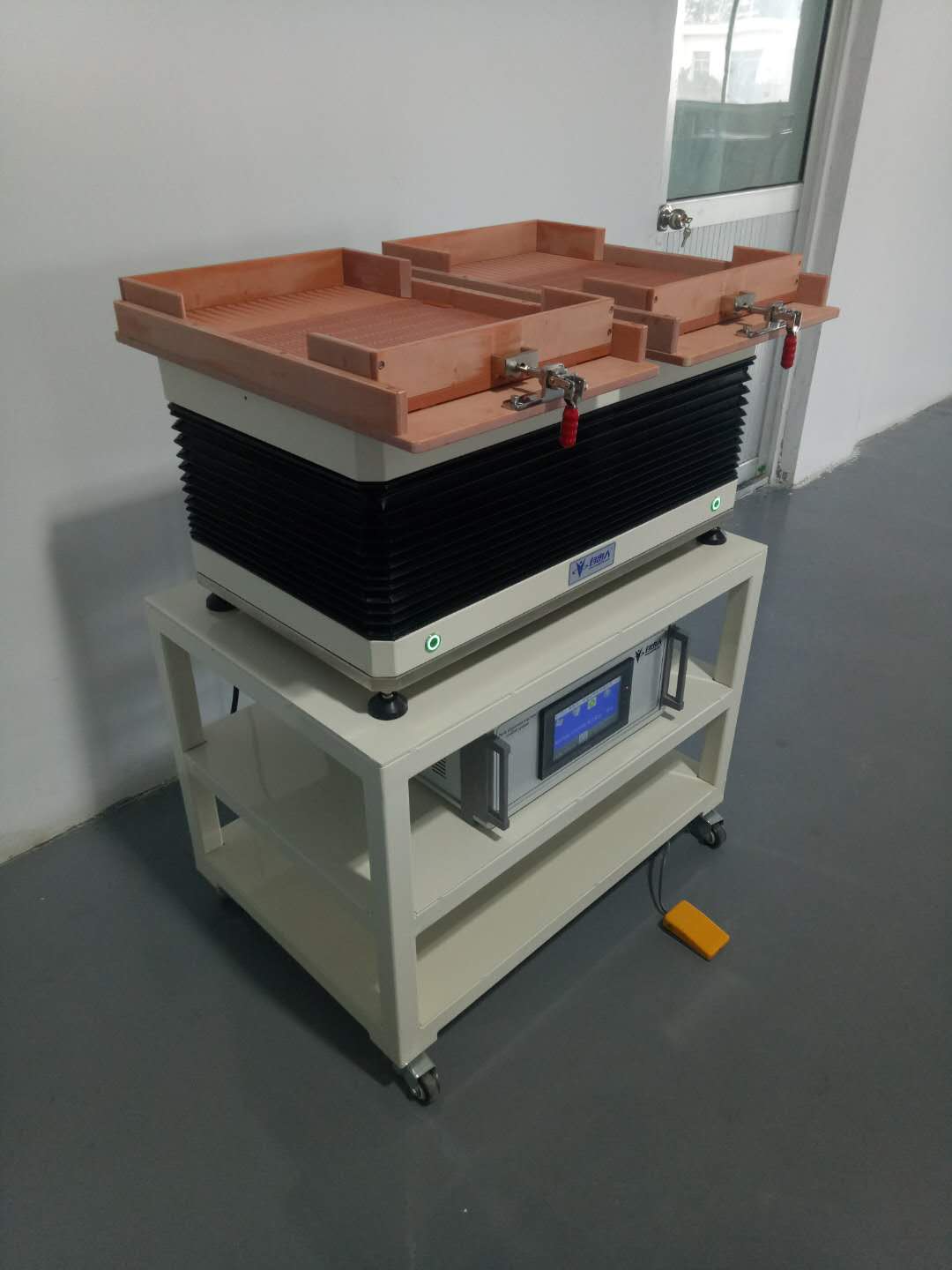 五金件整列機(jī)鉚釘自動(dòng)排列檔案紙袋五金配件自動(dòng)整列設(shè)備