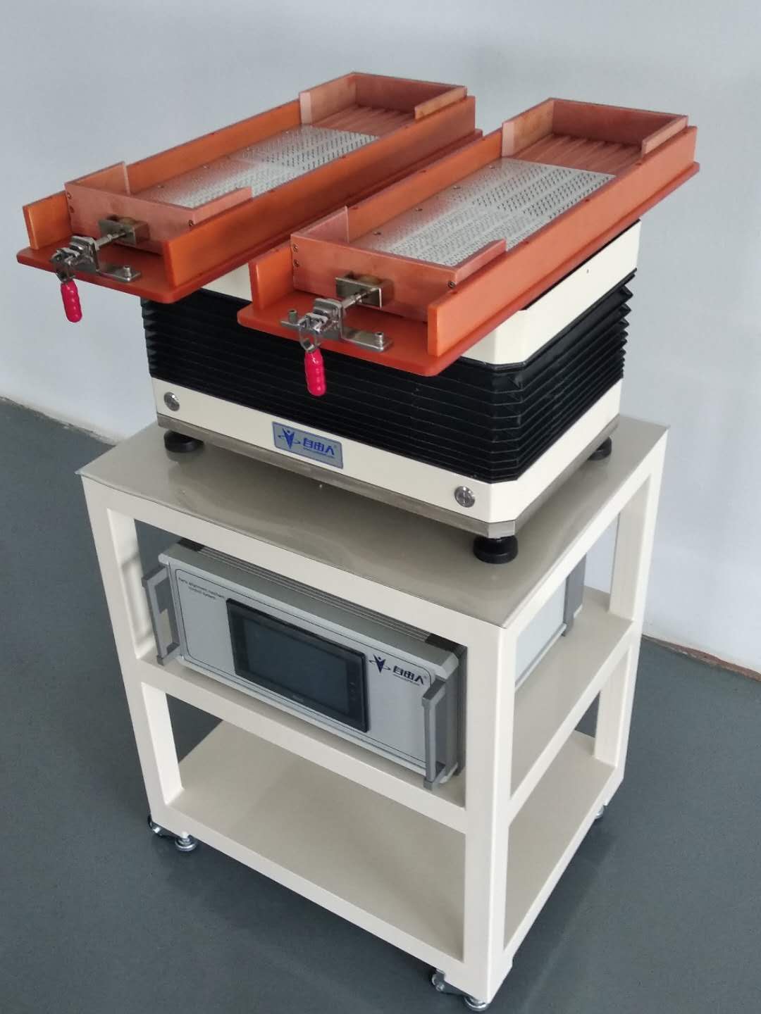 零件高精準定位——自由人整列機打包發(fā)往無錫！