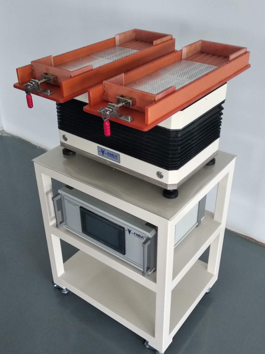 想要手機(jī)零件排列變得更快?就選平一排列機(jī)