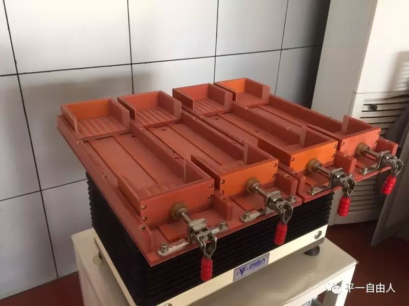 平一振動(dòng)機(jī)，專業(yè)解決電子元件的排序問題