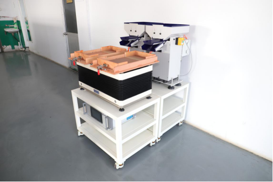 帶自動供料倉的自由人整列機讓效率又提升了一倍