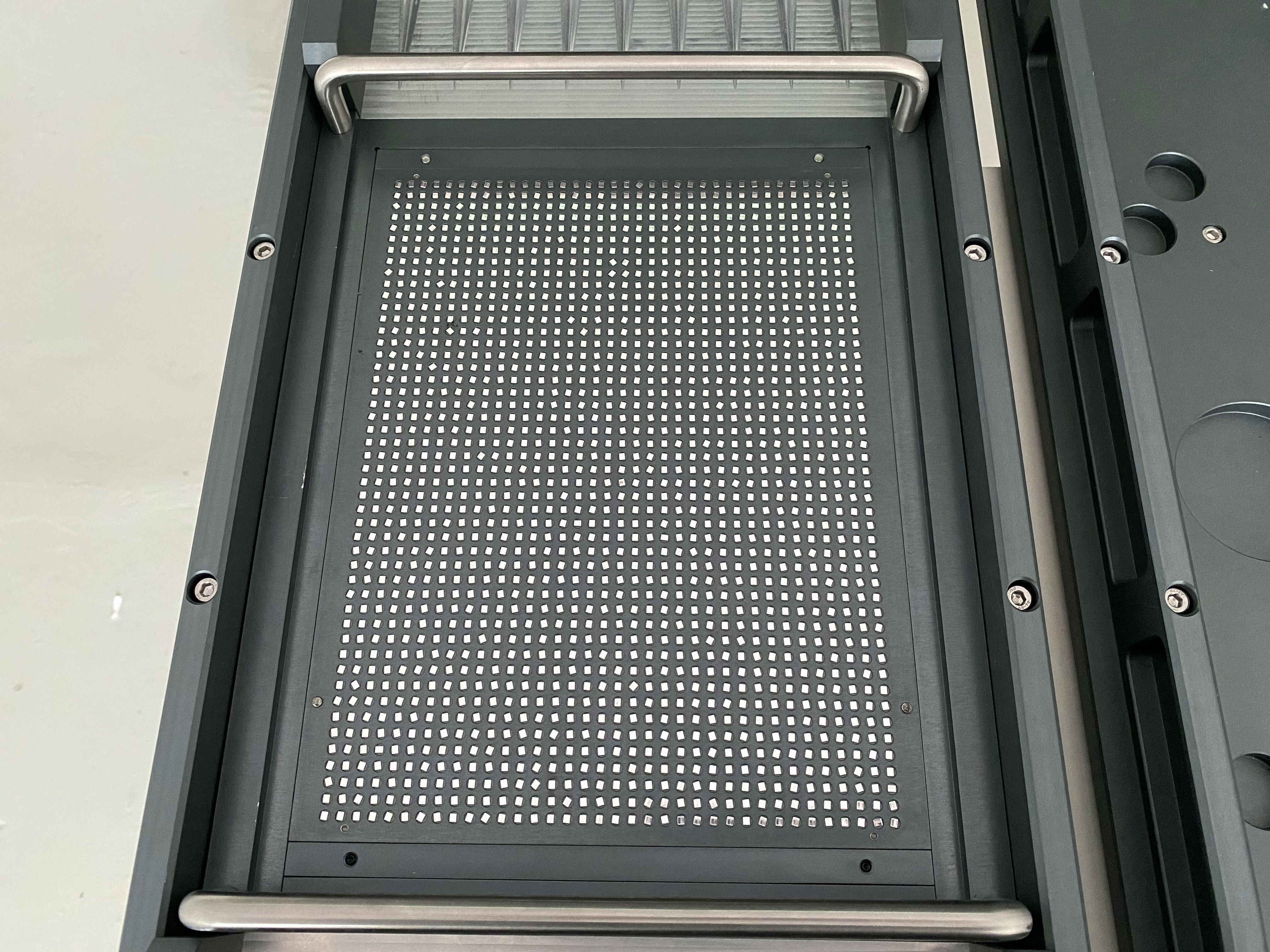 平一排片機(jī)加持翅片零件高產(chǎn)量